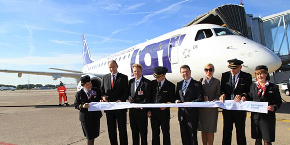 Compañía aerea LOT Polish Airlines.
